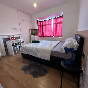 https://esthers-peaceful-oasis.brighton-hotels-england.com